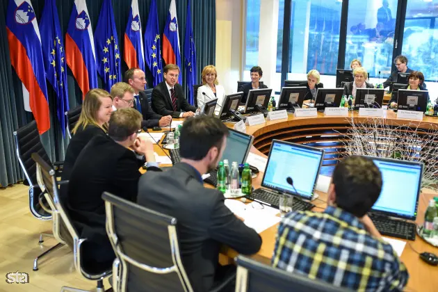 Ljubljana, vlada. Delovni posvet vlade na temo spodbujanja zaposlovanja, inovativnosti, kreativnosti in podjetnosti ter zagotavljanje dostopnih najemnih stanovanj za mlade. Foto: Nebojša Tejić/STA