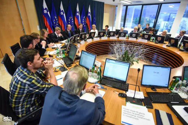 Ljubljana, vlada. Delovni posvet vlade na temo spodbujanja zaposlovanja, inovativnosti, kreativnosti in podjetnosti ter zagotavljanje dostopnih najemnih stanovanj za mlade. Foto: Nebojša Tejić/STA