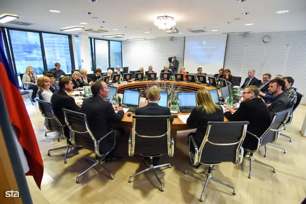 Ljubljana, vlada. Delovni posvet vlade na temo spodbujanja zaposlovanja, inovativnosti, kreativnosti in podjetnosti ter zagotavljanje dostopnih najemnih stanovanj za mlade. Foto: Nebojša Tejić/STA