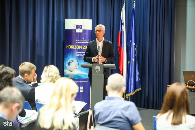 Ljubljana, MIZŠ. Predstavitev glavnih vsebinskih poudarkov Obzorja 2020 v zadnjih dveh letih izvajanja programa. Minister za izobraževanje, znanost in šport Jernej Pikalo. Foto: Anže Malovrh/STA