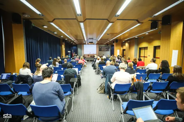 Ljubljana, MIZŠ. Predstavitev glavnih vsebinskih poudarkov Obzorja 2020 v zadnjih dveh letih izvajanja programa. Foto: Anže Malovrh/STA