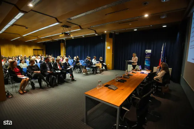 Ljubljana, MIZŠ. Predstavitev glavnih vsebinskih poudarkov Obzorja 2020 v zadnjih dveh letih izvajanja programa. Foto: Anže Malovrh/STA